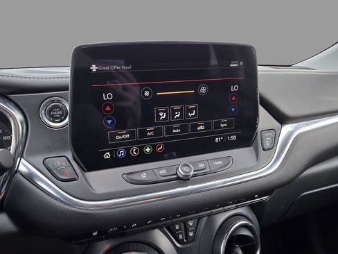 Used 2025 Chevrolet Blazer LT FWD image 17
