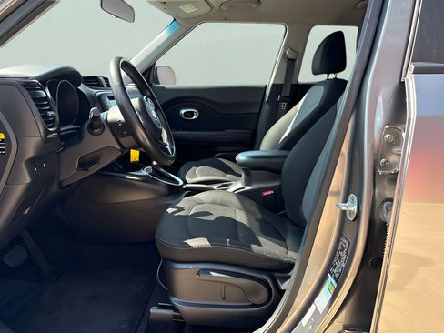 Used 2018 Kia Soul + FWD image 9