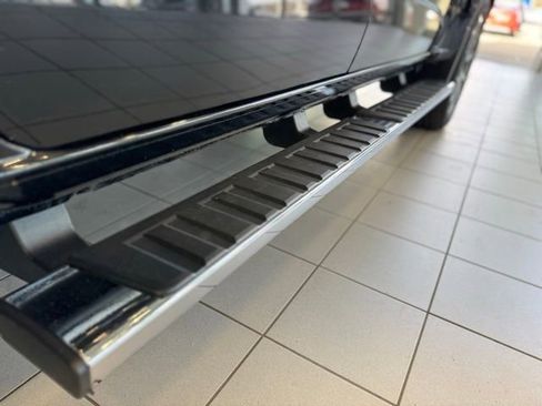 Used 2022 GMC Canyon Denali image 36