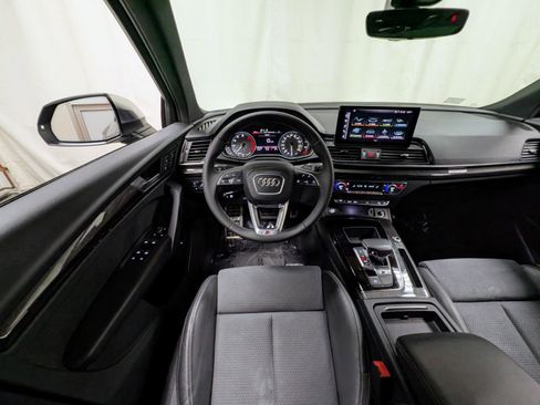 Used 2022 Audi SQ5 Premium w/ Convenience Package image 2