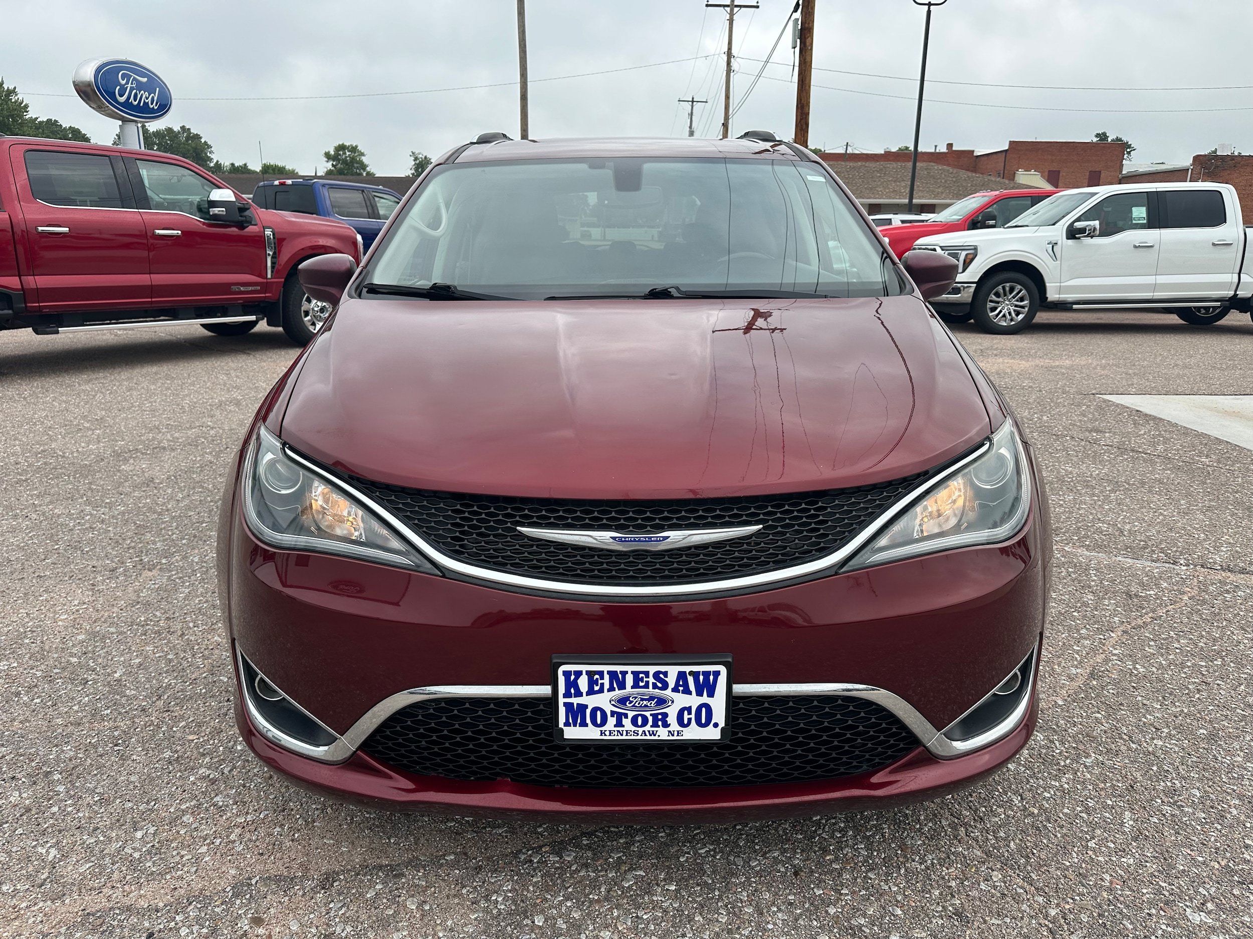Used 2020 Chrysler Pacifica Touring-L FWD image 2