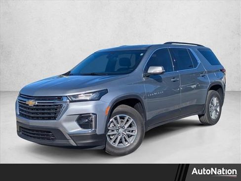 Used 2023 Chevrolet Traverse LT image 1