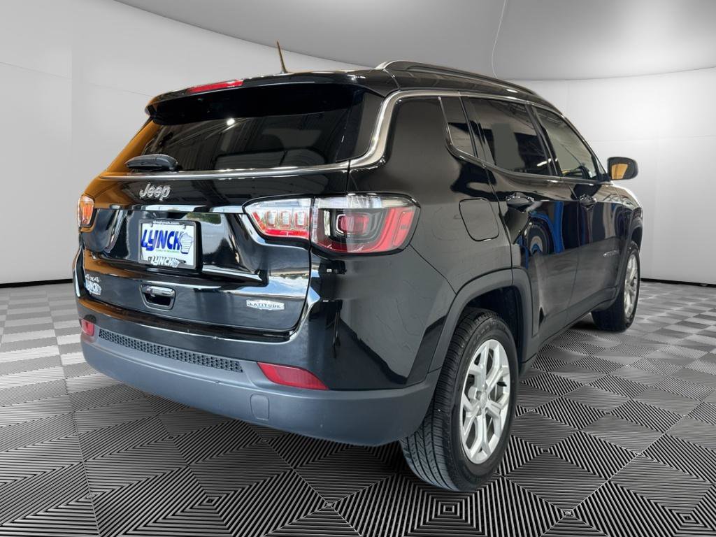 Used 2024 Jeep Compass Latitude AWD/4WD image 5
