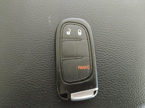 Used 2020 Jeep Cherokee Latitude Plus FWD image 32