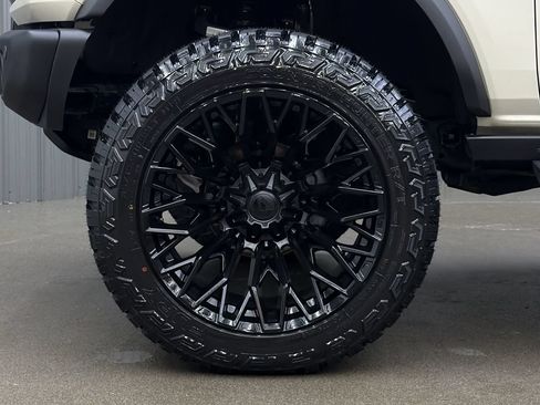Used 2025 Ford Bronco Badlands AWD/4WD image 10