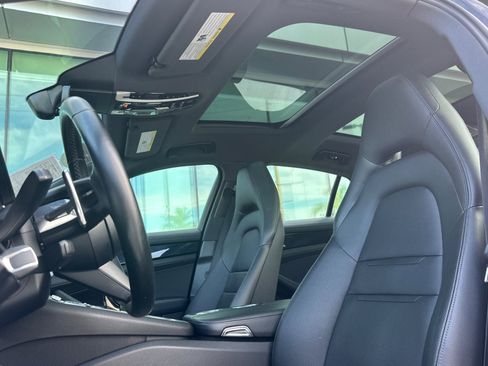 Certified 2021 Porsche Panamera image 5