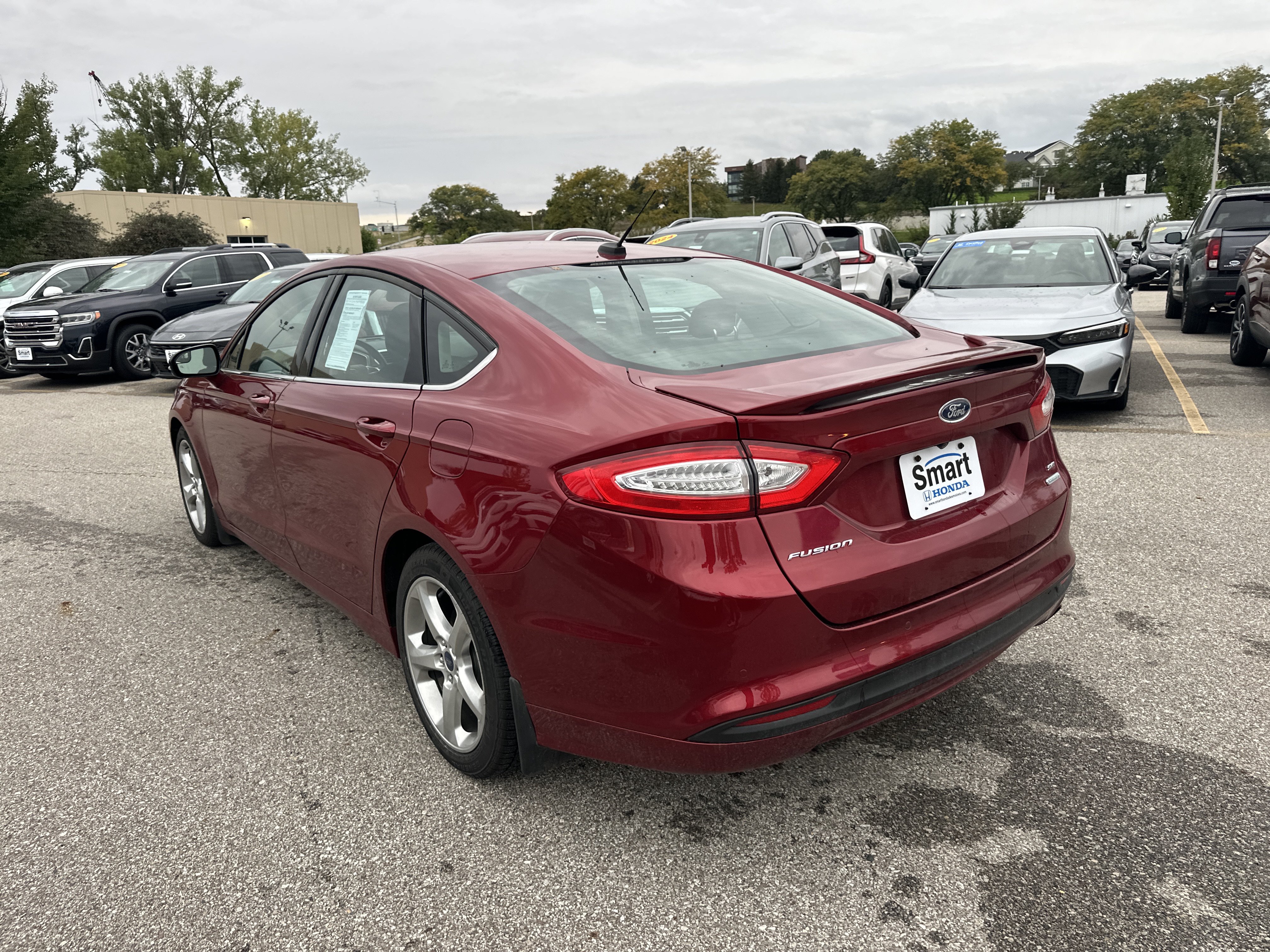 Used 2016 Ford Fusion SE FWD image 5