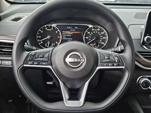 Used 2023 Nissan Altima 2.5 SV FWD image 16