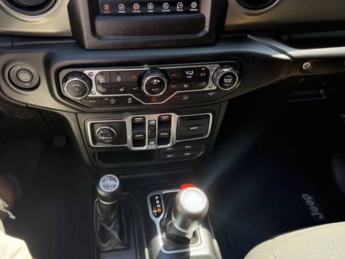 Used 2018 Jeep Wrangler Unlimited Sport S AWD/4WD image 13