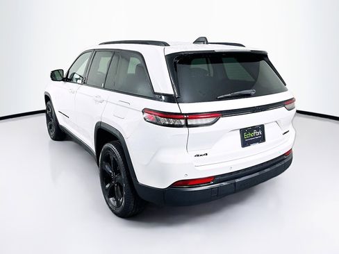 Used 2023 Jeep Grand Cherokee Limited w/ Black Appearance Package AWD/4WD image 5
