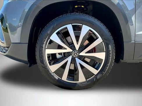 Certified 2023 Volkswagen Taos SE w/ Panoramic Sunroof Package FWD image 36