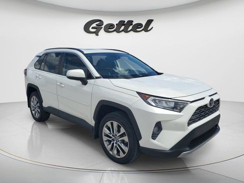 Used 2020 Toyota RAV4 Limited FWD image 3