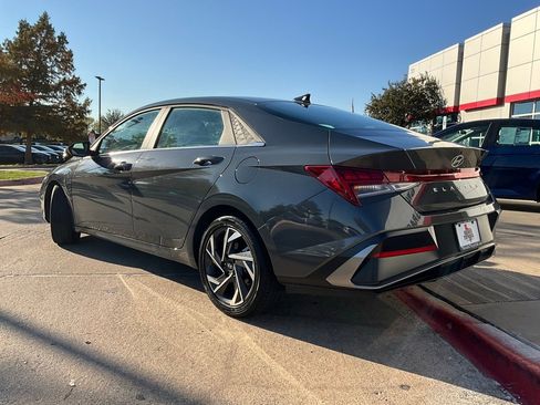 Used 2025 Hyundai Elantra SEL image 8