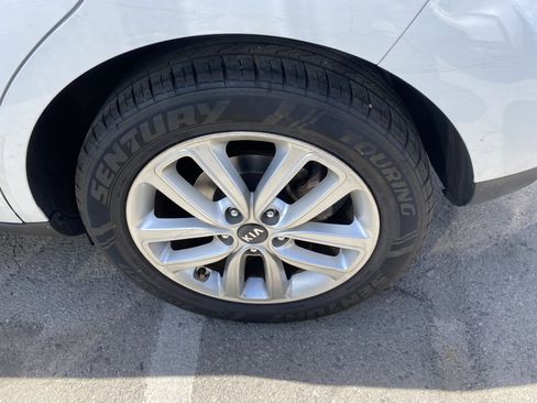 Used 2018 Kia Soul + FWD image 9
