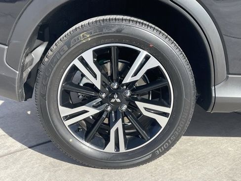 Used 2025 Mitsubishi Eclipse Cross Black Edition image 6