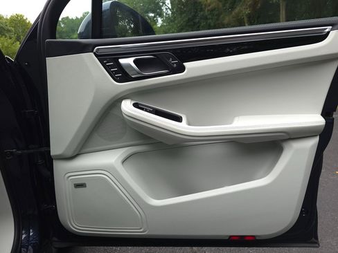 Used 2023 Porsche Macan image 23