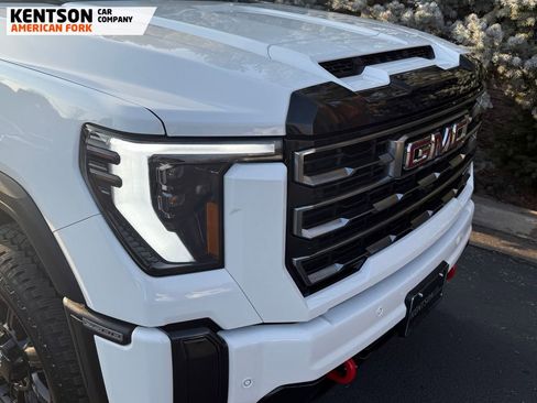 Used 2025 GMC Sierra 2500 AT4 image 14