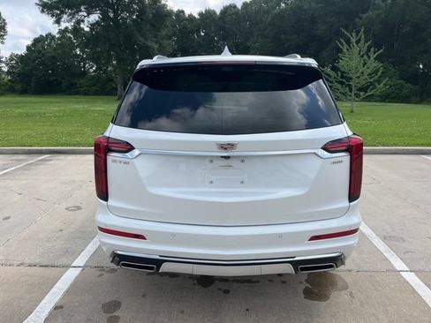 Used 2024 Cadillac XT6 Premium Luxury w/ Technology Package FWD image 4