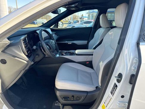Used 2024 Lexus RX 350 Premium image 11