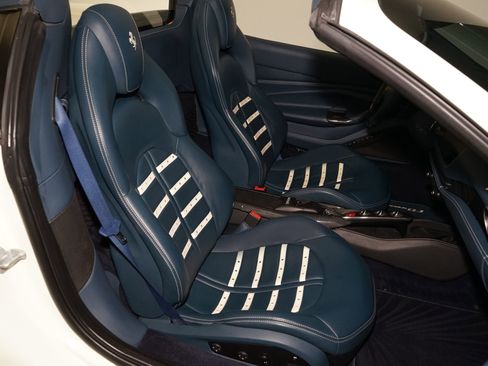 Used 2021 Ferrari F8 Tributo image 18