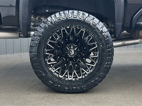 Used 2025 GMC Sierra 3500 Denali w/ Denali Reserve Package image 12