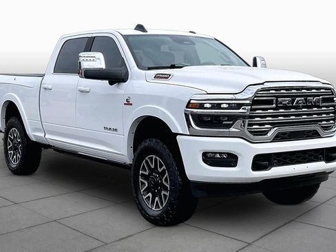 Used 2025 RAM 2500 Limited AWD/4WD image 3