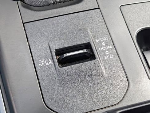 Used 2023 Toyota Highlander XLE FWD image 17
