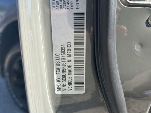 New 2026 RAM 2500 Laramie AWD/4WD image 39