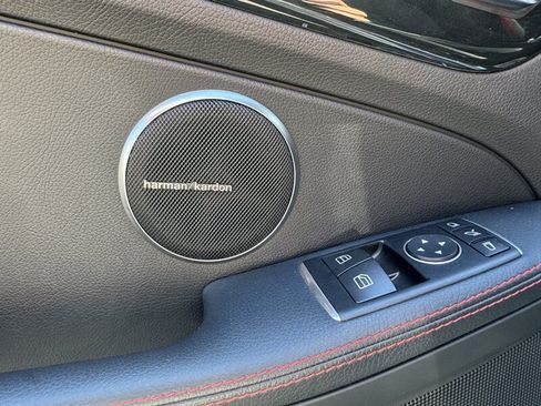 Used 2017 Mercedes-Benz SLC 300 image 24