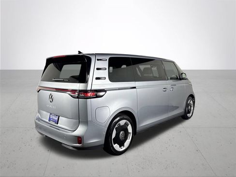 Certified 2025 Volkswagen ID. Buzz Pro S RWD image 8