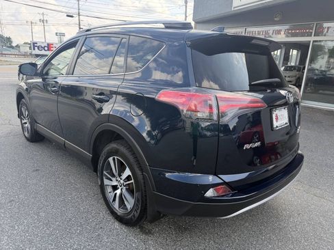 Used 2018 Toyota RAV4 XLE AWD/4WD image 5
