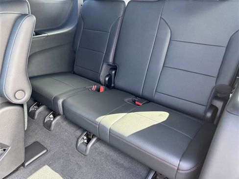 Used 2025 Chevrolet Traverse High Country image 13