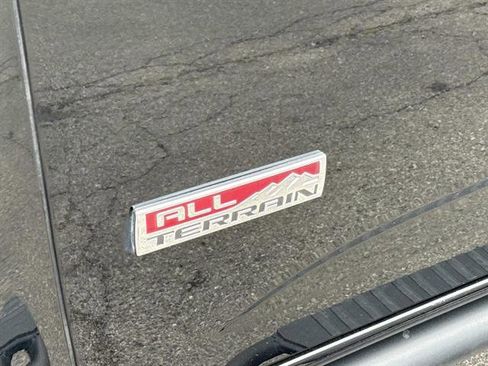 Used 2017 GMC Canyon SLE w/ All Terrain Package AWD/4WD image 10