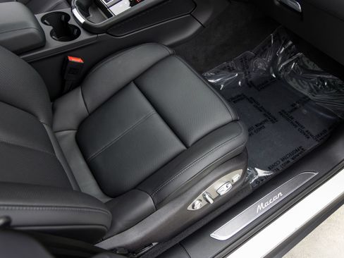 Certified 2026 Porsche Macan AWD/4WD image 55