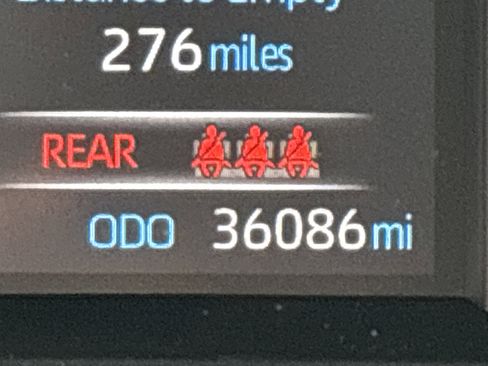 Used 2022 Toyota Venza LE image 22