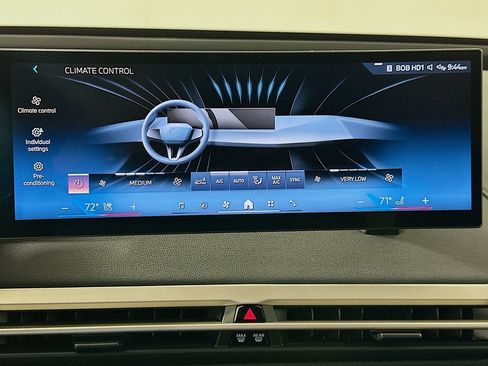 Used 2024 BMW iX xDrive50 w/ Sport Package AWD/4WD image 16