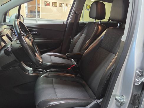 Used 2017 Chevrolet Trax LT w/ LT Convenience Package FWD image 15