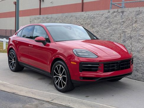 Certified 2025 Porsche Cayenne Coupe image 9
