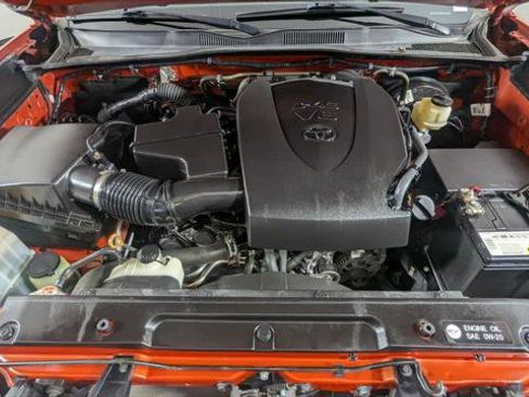 Used 2018 Toyota Tacoma SR5 image 31