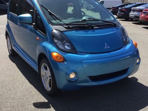 Used 2016 Mitsubishi i ES image 1