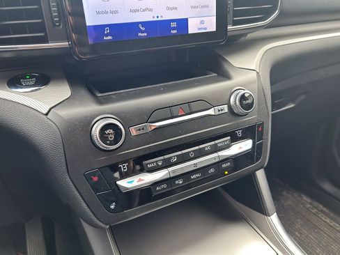 Used 2020 Ford Explorer XLT w/ Equipment Group 202A image 26