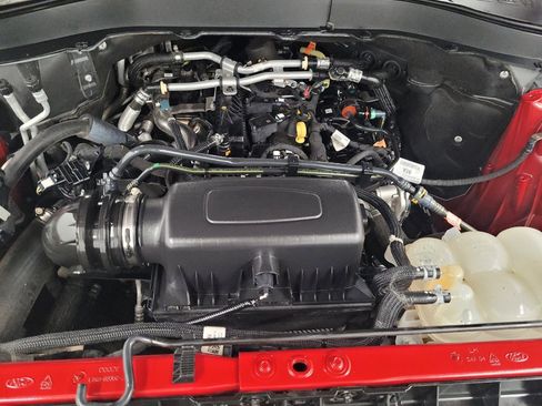 Used 2021 Ford Explorer XLT w/ Equipment Group 202A RWD image 30