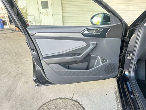 Used 2025 Volkswagen Jetta SE image 20