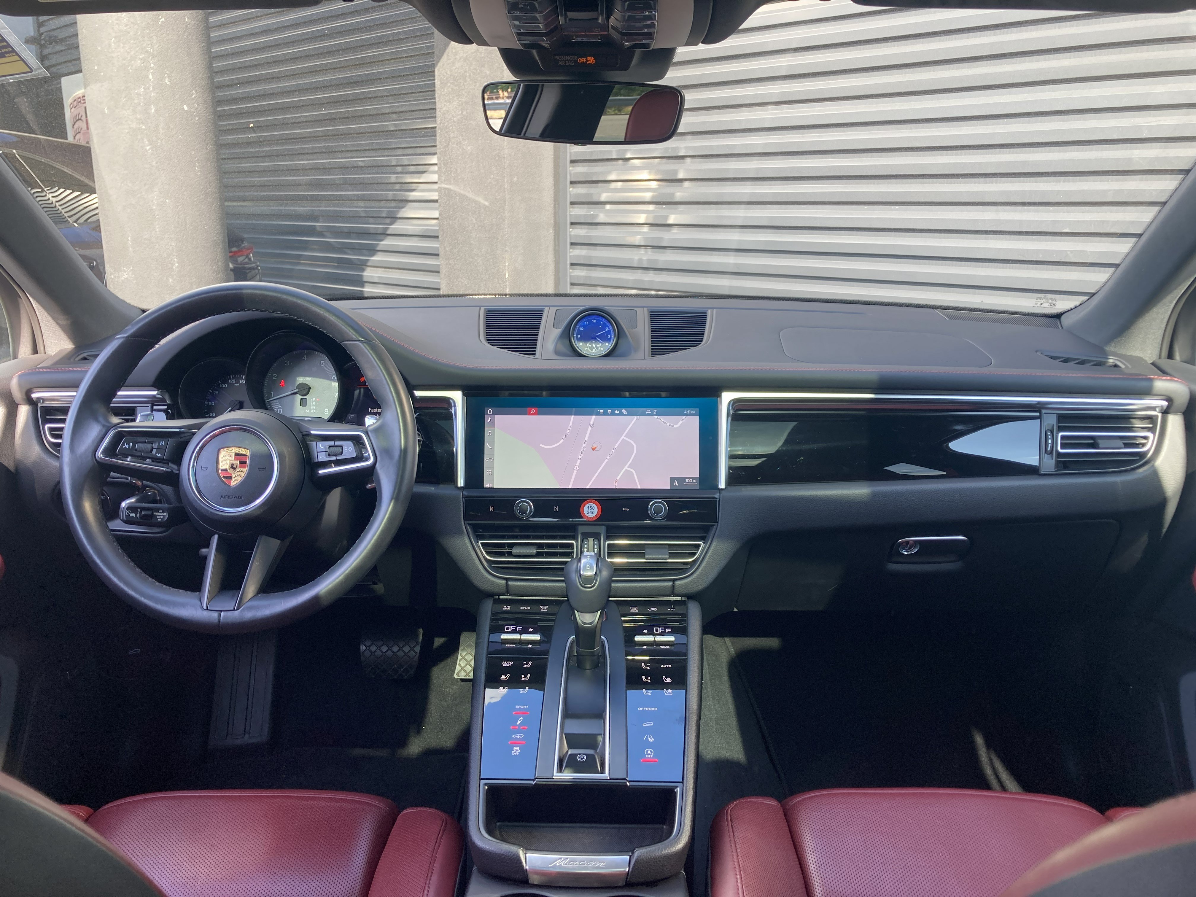 Certified 2024 Porsche Macan S AWD/4WD image 6