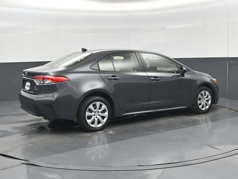 Used 2025 Toyota Corolla LE FWD image 3