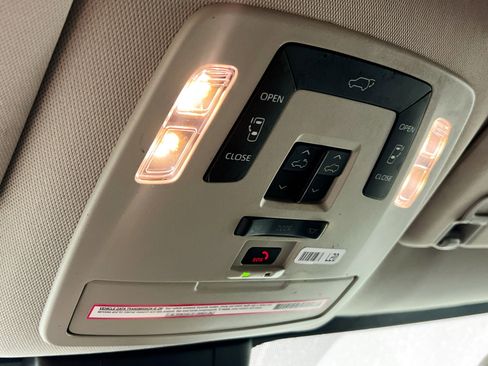 Used 2023 Toyota Sienna XLE image 22