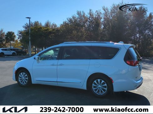 Used 2018 Chrysler Pacifica Touring-L Plus image 7