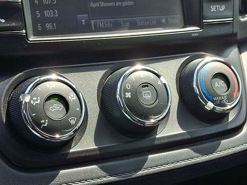 Used 2018 Toyota RAV4 LE image 17