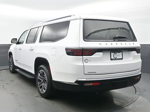 Used 2023 Jeep Wagoneer L Base w/ Premium Group I image 4