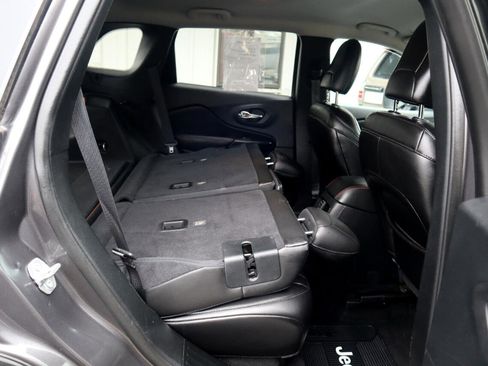 Used 2019 Jeep Cherokee Trailhawk image 47